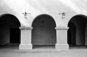 B/W photo: Arches along south side of Plaza de California