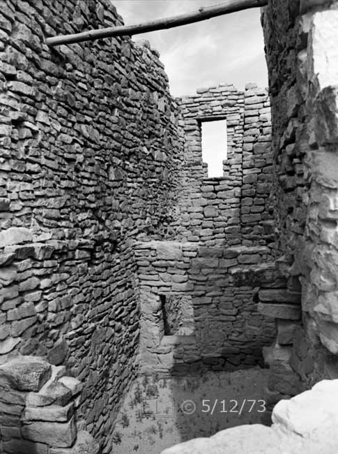 B/W photo: Interior view, open to sky, of pueblo ruin - Embedded text: 5/12/73