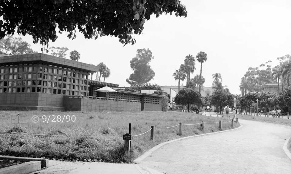 B/W photo: View of Frank Lloyd Wright Usonian Home and grounds - Embedded text: 9/28/90
