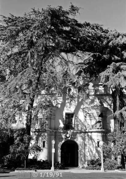 B/W photo: Portrait view of SD Art Institute and adjacent tree - Embedded text: 1/19/91