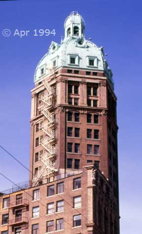 Color photo: Fire escape on the upper floors of the 'Sun' building - Image taken: 4/7~12/1994